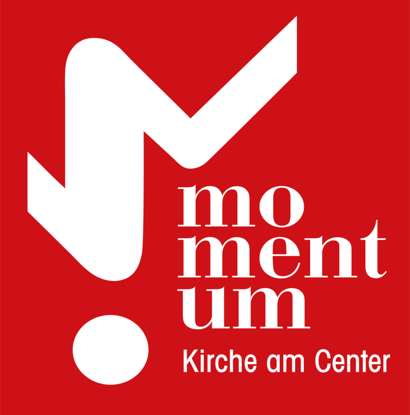 Man sieht ein stilisiertes Ausrufezeichen, darunter der Text 'momentum Kirche am Center'