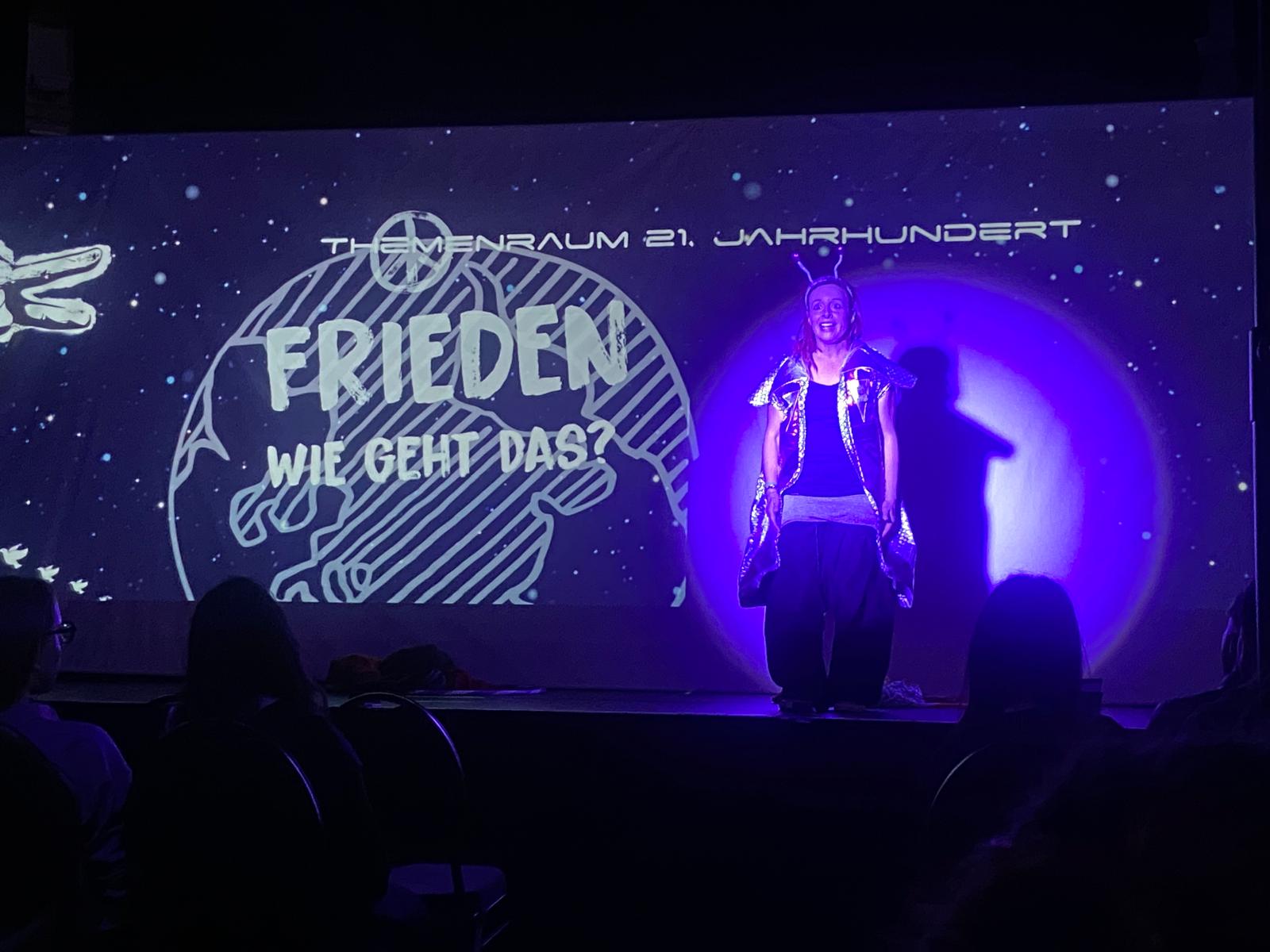 Theatershow 'Frieden – Wie geht das?' begeistert Neunkirchen (c) Jennifer Schmitt / momentum Theatershow 'Frieden – Wie geht das?' begeistert Neunkirchen