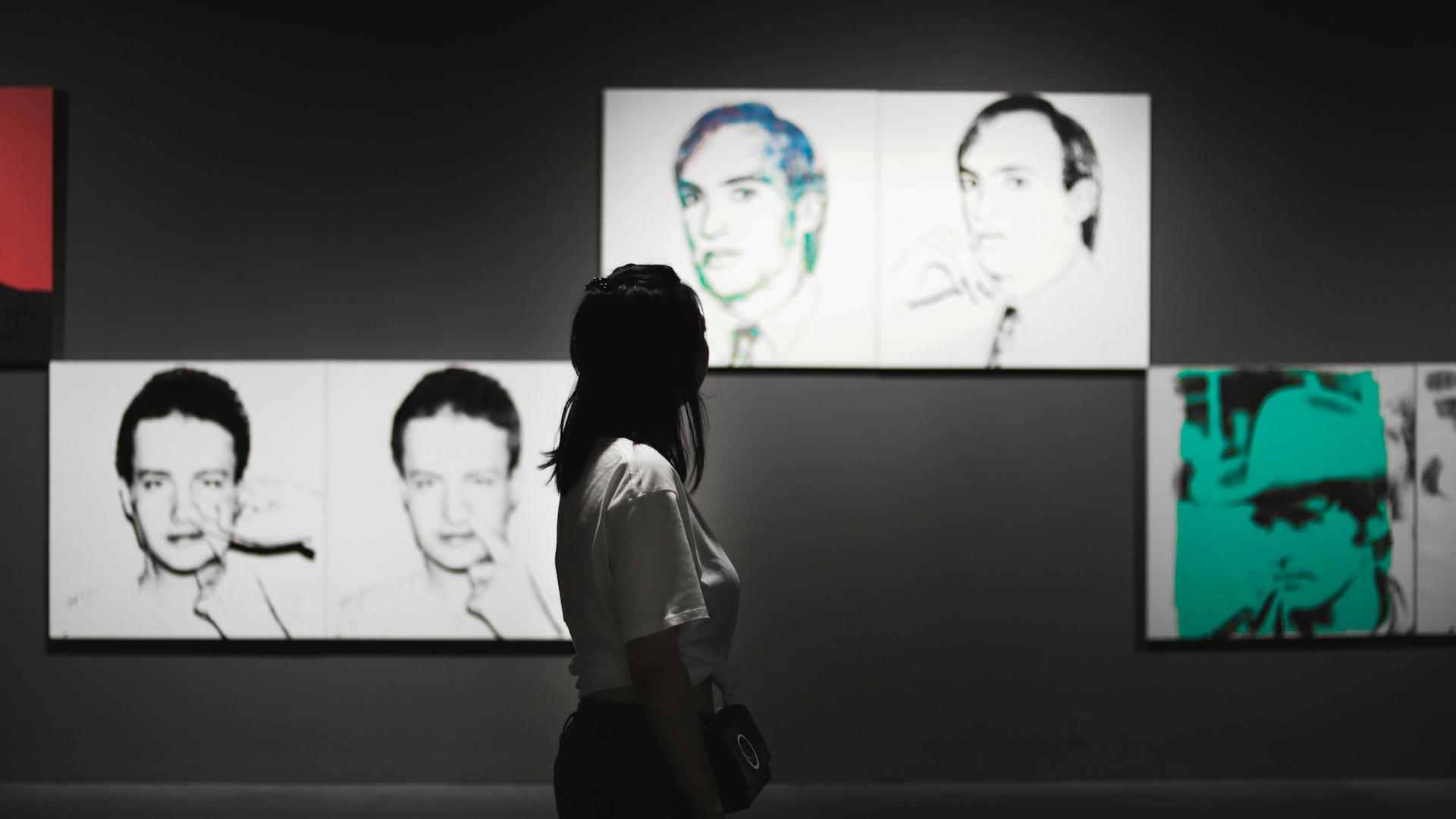momentum-Fahrt zur Ausstellung 'Andy Warhol. Ikonen' am 16.09.2026